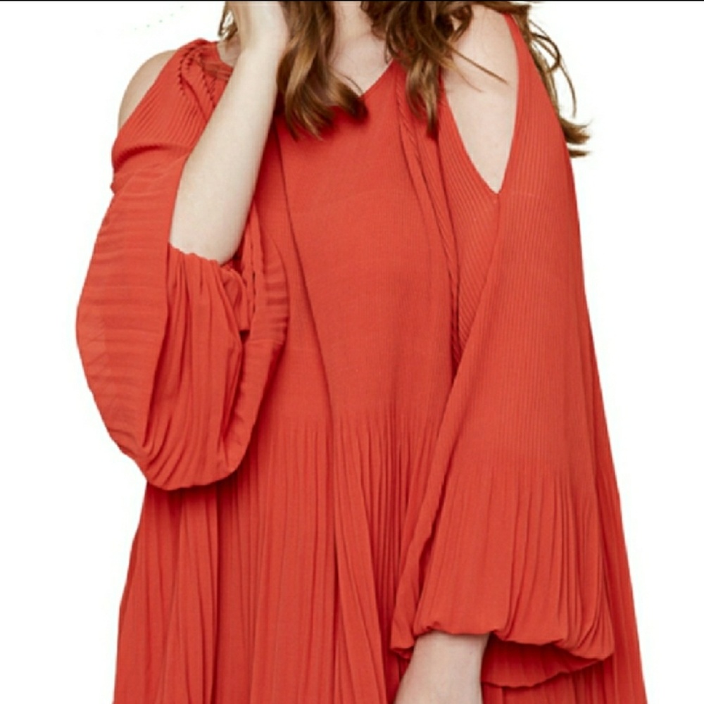 Cold shoulder pleated blouse